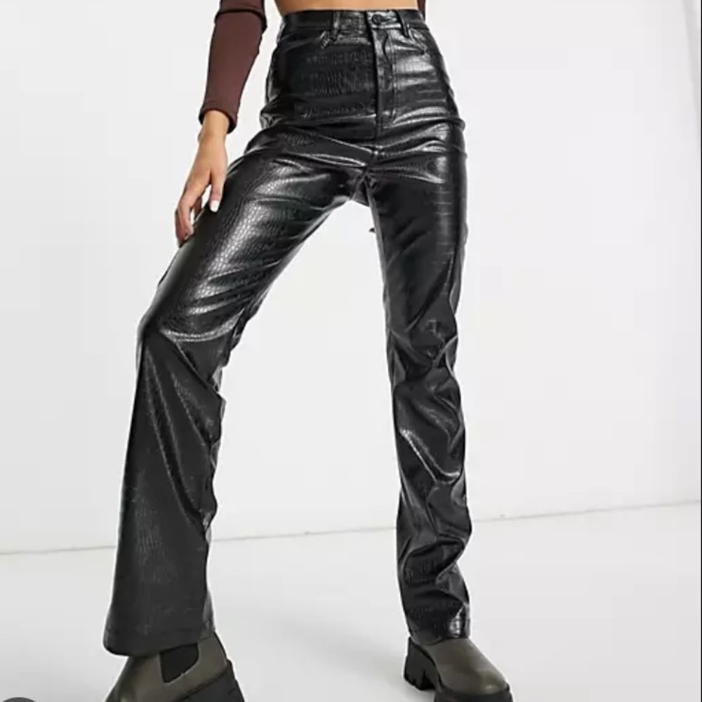 Missguided faux leather croc embossed straight leg pants in black size 4